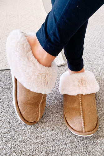 Camel slippers with fur